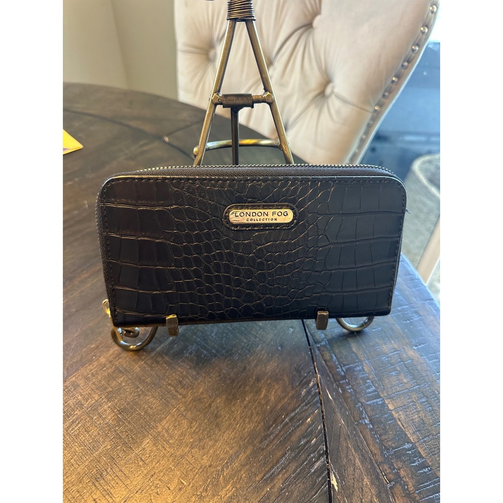 London Fog Collection Black Croc Embossed Zip Around Wallet Gold Tone Logo EUC